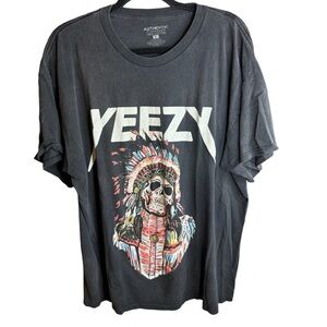 Yeezy Authentic Collection 2013 graphic tour crewneck graphic t-shirt size XL